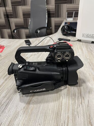 беспроводная видеокамера: Продаю камеру canon xa11 1. В комплекте коробка, все книжки