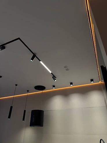 Трековые светильники и споты: Все элементы работают вместе: свет, линии потолка и ниши. За счёт — 5