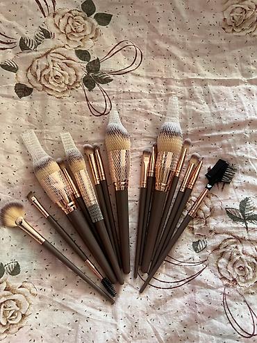 Косметика: Продается набор кистей для макияжа.Если покупаете 2 набора цена 1500 — 16