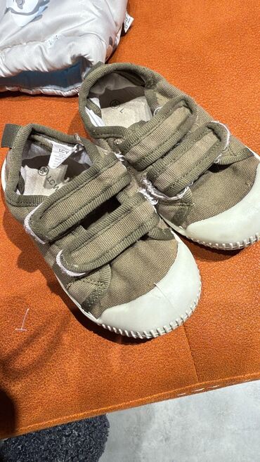 Uşaqlar üçün digər geyimlər: Одежда и обувь на МАЛЬЧИКА 2/3 года

Все по 5азн за единицу — 13