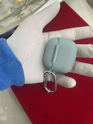 qulaqcı: Məhsul: Apple AirPods 4 (qutu) Xüsusiyyətlər: - Simsiz qulaqlıq, şarj — 10