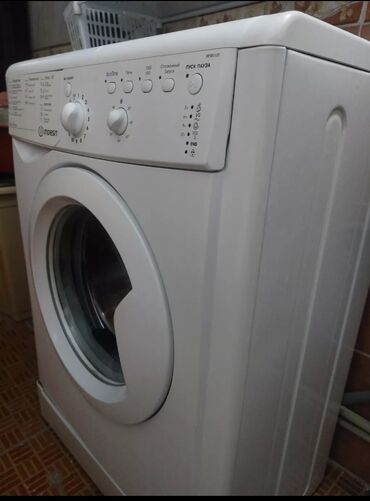 продаю стиральной машины: Стиральная машина Indesit, Б/у, Автомат, До 5 кг, Узкая