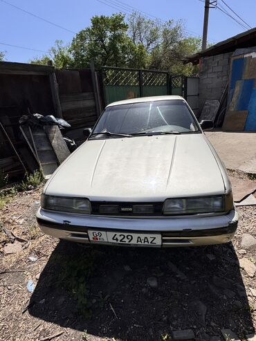 Mazda: Mazda 626: 1990 г., 2.2 л, Механика, Бензин, Седан