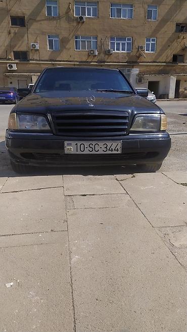 mersedes qabaq bufer: Mercedes-Benz C-Sinif sedan (W202), qara rəng. - Kuzov: 4 qapılı sedan — 1