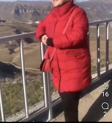 brend kurtka: Qadınlar üçün qırmızı rəngli uzun şişmə gödəkçə - Dizayn: beldən — 1