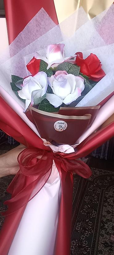 Букеты из живых цветов: Букеты из мыльных роз - Элегантные композиции из реалистичных — 3