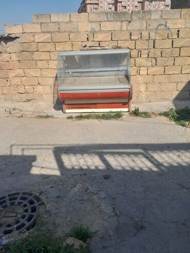 vitrin panel: Şüşəli ön hissəsi olan kommersiya soyuducu vitrini. Bu vitrin ticarət