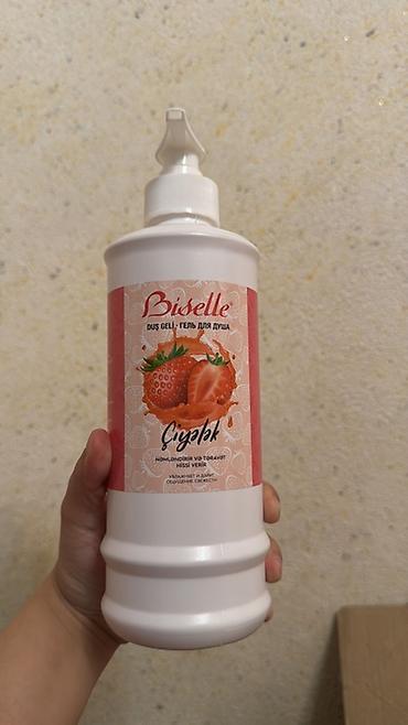 qizil komplektler: V.V.LOVE brendinə məxsus ətir spreyləri (Fragrance Mist) dəsti. Model — 2