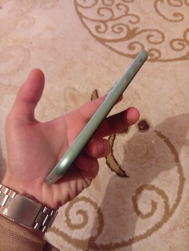 Apple iPhone: IPhone 11, 128 GB, White Titanium — 5