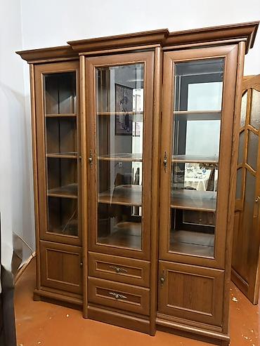 Üçbölməli vitrindən ibarət taxta dəst - Material: təbii ağac