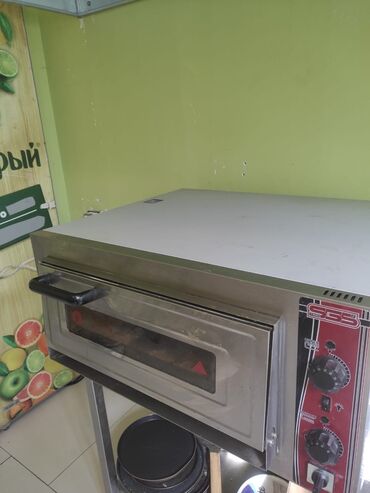 Lüğətlər: Ustunde demir qablari pizzani qoymağa coxlu kropka qablarda verilir