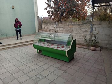 Soyuducu vitrinləri: Soyuducu vitrin – şüşəli, ön tərəfdən məhsul göstərimi üçün geniş — 2