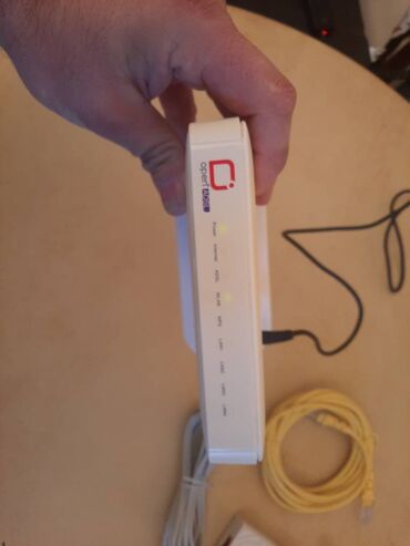 Modemi, ruteri i mrežni uređaji: Samo Huawei ruter-modem.
Nepoznato stanje.
Bez lan kablova — 10