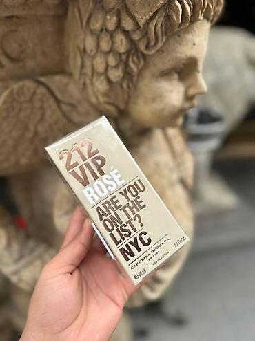 c: Carolina Herrera 212 VIP Rosé Eau de Parfum – NYC izdanje, 80 ml - — 1