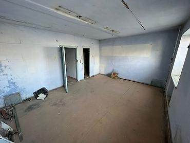 Продажа магазинов: Продается помещение под бизнес г.Нарын возле центральной трассы цена — 10