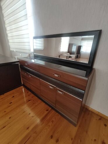 Komodlar: 2 ədəd yaxşı vəziyyətdə güzgülü komod satılır. Ölçüləri aşağıdakı — 6