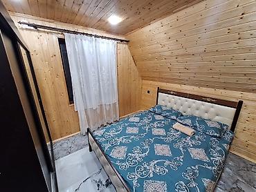 Bağ evlərinin kirayəsi: A-frame üslubunda komfortlu kottec Xüsusiyyətlər: - Üçbucaq formalı — 5