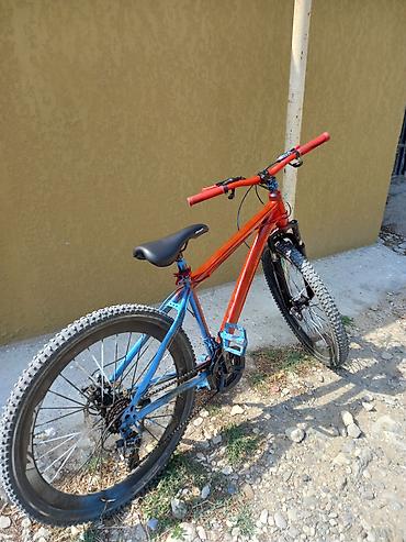 İdman velosipedləri: Dağ velosipedi – 26" təkərlər, ön amortizatorlu. - Rəng: narıncı–mavi — 1