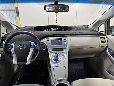 Toyota: Toyota Prius: 2015 г., 1.8 л, Вариатор, Гибрид, Хэтчбэк — 9
