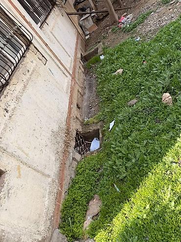 Hazır biznes: 4 kabinet,1zal və ayaqyolusu var.Kiçik pəncərələridə də var.Anbar və — 3