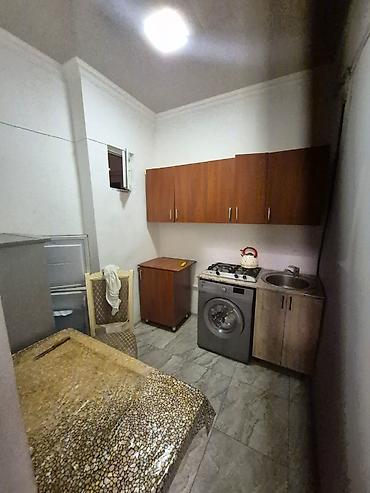 babək pr: Abilov küçəsi 8 noyabr pr Naxçıvanskinin kuruquna çatmamış 3 otaglı — 4
