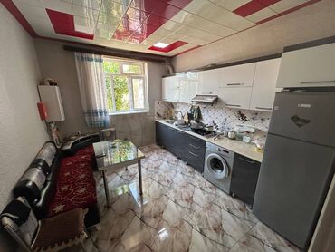 Həyət evləri və villaların satışı: Lökbatan qəs. 8 otaq, 290 kv. m, Orta təmir