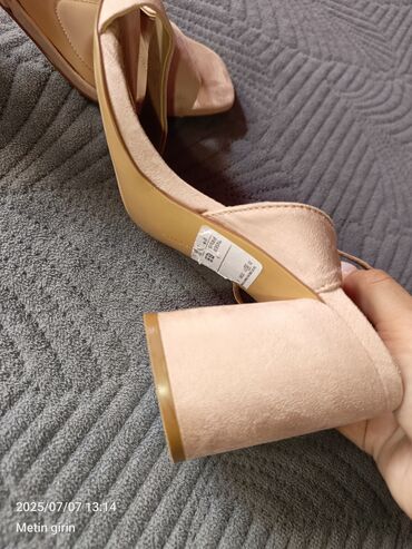 Basanoşka və səndəllər: Stradivarius, Ölçü: 39, rəng - Çəhrayı, Yeni — 2