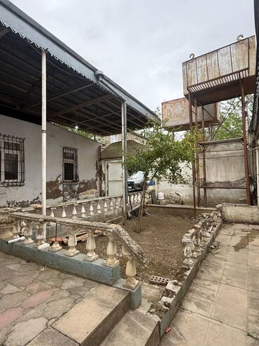 Həyət evləri və villaların satışı: Badamdar qəs. 5 otaqlı, 161 kv. m, Təmirsiz