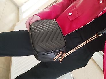michael kors torbice: Crna ženska crossbody torbica sa štepom u obliku cik-cak (chevron) — 3