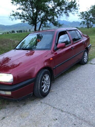 Volkswagen: Volkswagen Vento: 1992 г., 1.8 л, Автомат, Газ, Седан