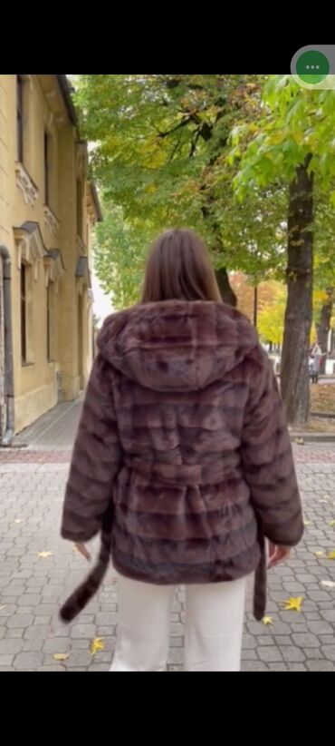 Krzneni kaputi: Predivne, meke i udobne
bundice, vestacko krzno
Cena 7900
Uni vel. 
F — 8