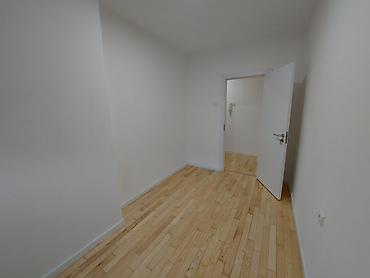 Prodaja stanova: Prodajem dvoiposoban stan 51m2. Stan se sastoji se od dnevnog boravka — 10