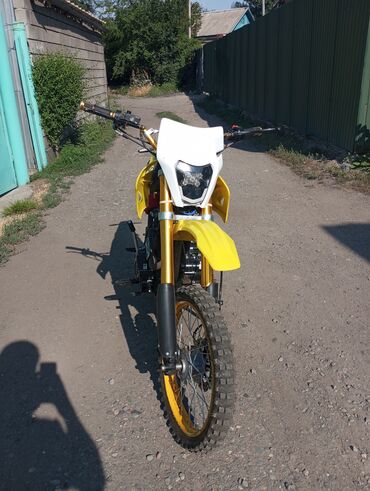 Мотоциклы: Питбайк/эндуро мотоцикл в ярком жёлто‑белом исполнении. Торг уместен — 9