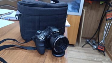 Фотоаппараты: Продаю Цифровой компактный фотоаппарат Sony Cyber-shot DSC-HX400