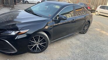 айго aygo: Toyota Camry: 2021 г., 2.5 л, Автомат, Бензин, Седан