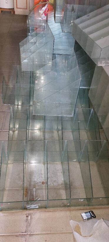 Aksesuarlar üçün vitrinlər: İşlənmiş, Pulsuz çatdırılma, Ödənişli çatdırılma — 8