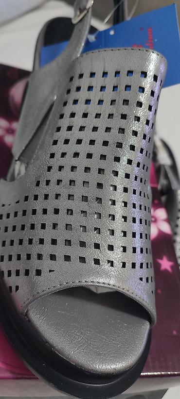 shoes: Srebrne sandale nove 39/40,preudobnemekane.Imaju siroku gumenu traku — 6