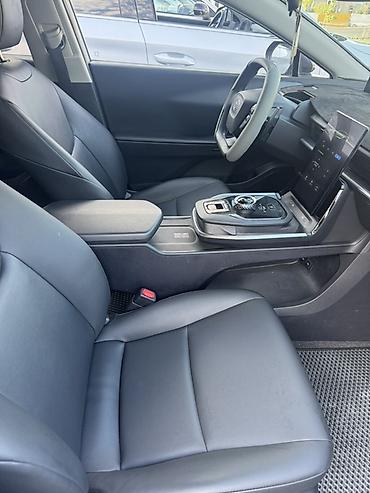 byd e1: Toyota bZ3: 2023 г., Автомат, Электромобиль, Седан — 4