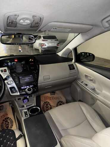 Toyota: Toyota Prius: 2013 г., 1.8 л, Вариатор, Гибрид, Минивэн — 14