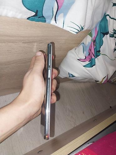 philips xenium 9@9z: Telefonu arxa şüşəsi sınıb,ekranda cızığlar var,nömrə yeri — 2