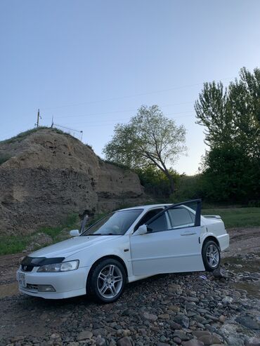 Honda: Honda Accord: 2002 г., 2 л, Автомат, Бензин, Седан