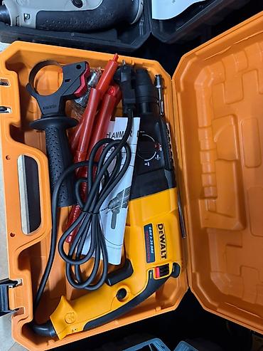 зубила: Перфоратор DEWALT в кейсе Описание: - Сетевой перфоратор DEWALT с — 1