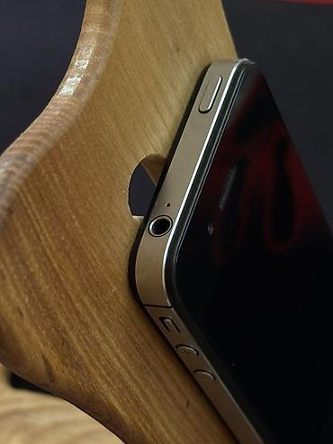 Apple iPhone: IPhone 4, 16 GB, Qara — 5