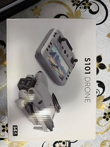 маленький монитор: Квадрокоптер S101 Drone с пультом с экраном Компактный складной дрон — 1