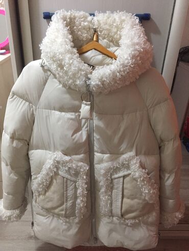зимние куртки в бишкеке: Новаязимняя очень легкаяно тёплая женская куртка покупали в