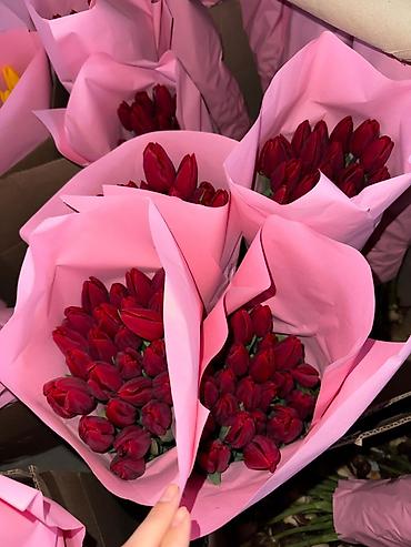 Букеты из живых цветов: Тюльпаны с луковицей Оптом | В розницу - Свежие тюльпаны с крупным — 2