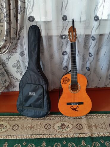 gitara gəncə: Tecili satlir 1 ay isdifade olnub gitar Simler tezedi Sumka tezedi