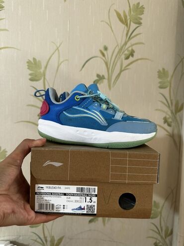 спортивные костюмы для женщин: Молодежные баскетбольные кроссовки Li-Ning YKBU040-PA в синем цвете