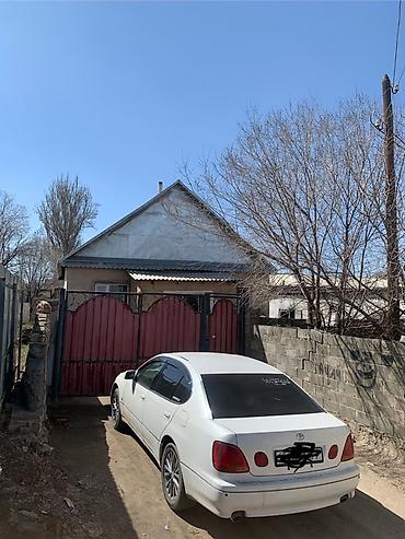 Продажа коттеджей и домов: Продаётся жилой дом с приусадебным участком. Дом находится в центре at lalafo.kg — 1 Продажа коттеджей и домов: Продаётся жилой дом с приусадебным участком. Дом находится в центре — 1