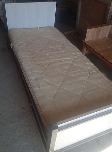 tək adamlıq çarpayılar: Tək nəfərlik çarpayı və döşək dəsti - Ölçü: təxmini 90x200 sm (tək — 1